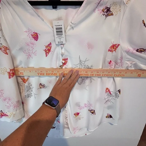Torrid “Harper Butterflies” Blouse • Size 2 • White / Butterfly Print - Picture 5 of 16